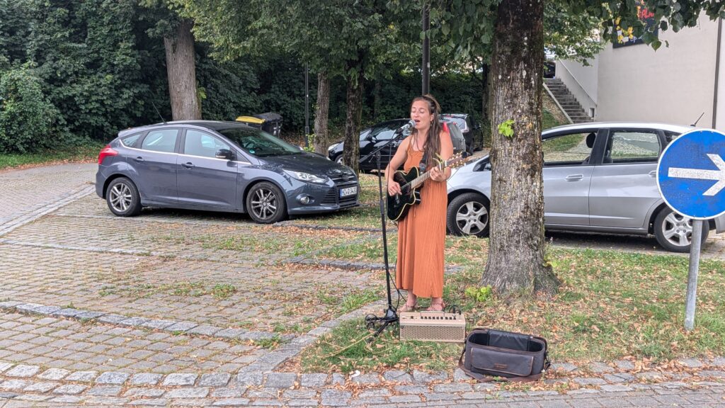 Mela Vie auf dem Parkplatz Stolzgarten